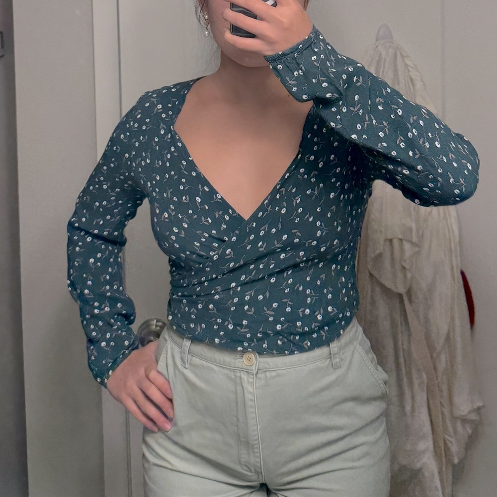 Brandy Melville wrap top